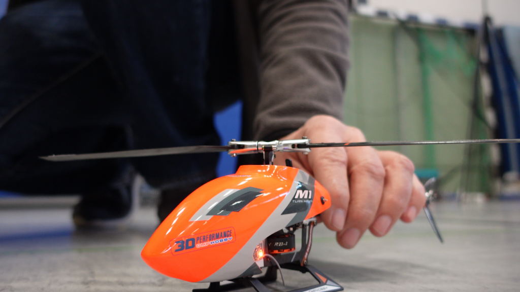 Modellhubschrauber nach der Landung